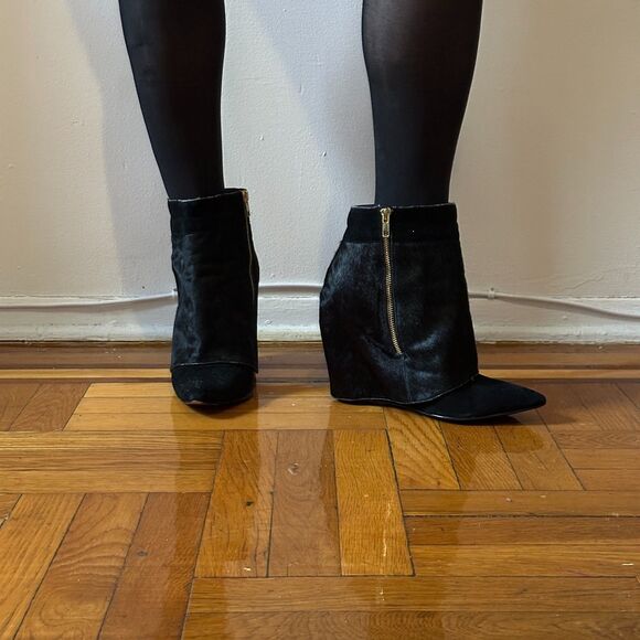 London Trash Siri Cuffed Ankle Boot Wedge Flap Black Fur - Picture 3 of 6